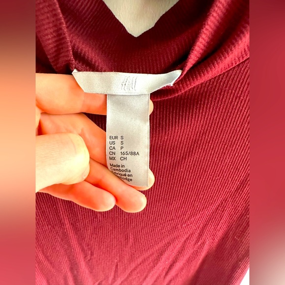 H&M Mock Neck Tank - Picture 3 of 3